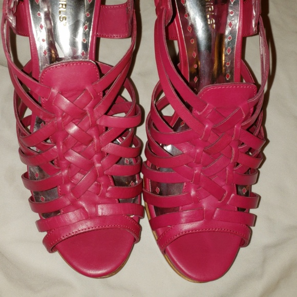 BCBGirls "Darma" Fuschia Heels Size 10B - Picture 3 of 8